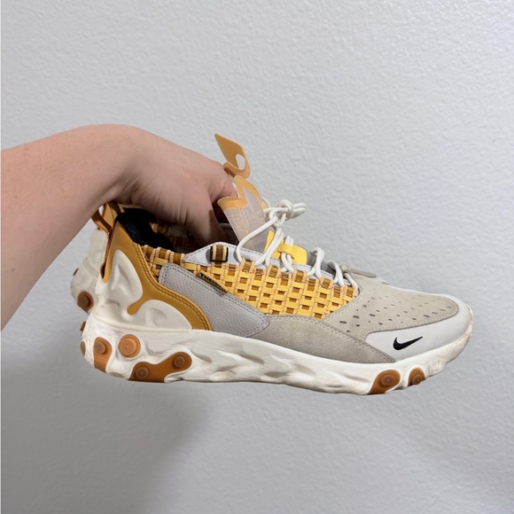 Nike Yellow and Gray react the 10th - Picture 6 of 9